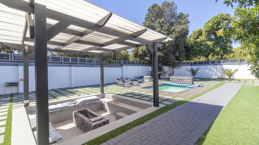 To Let 4 Bedroom Property for Rent in Table View Western Cape